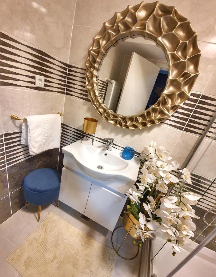 Portobella Airport Aparthotel - Self Check In โอโตเปนี ภายนอก รูปภาพ